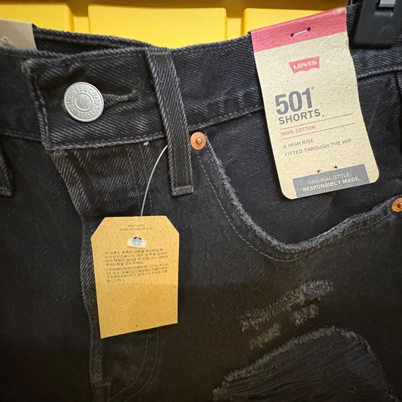 Levi’s Women’s distressed shorts - Picture 3 of 6